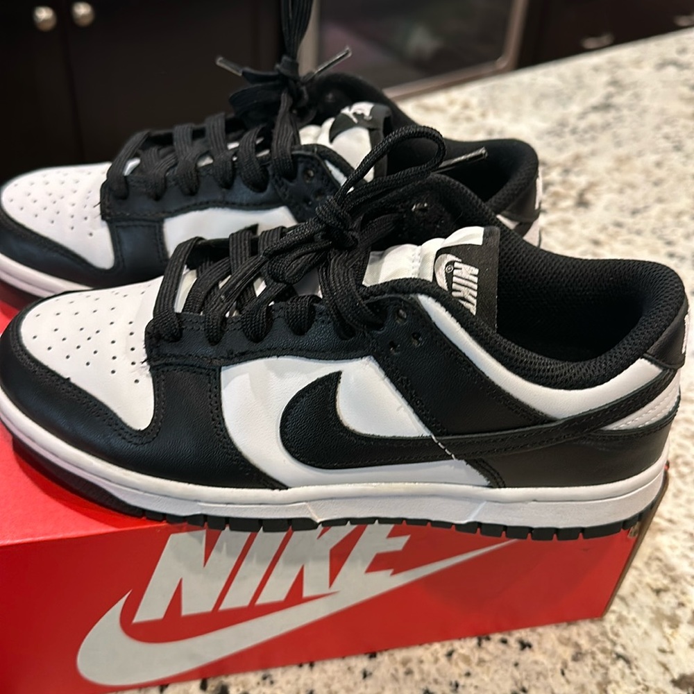 Panda dunks